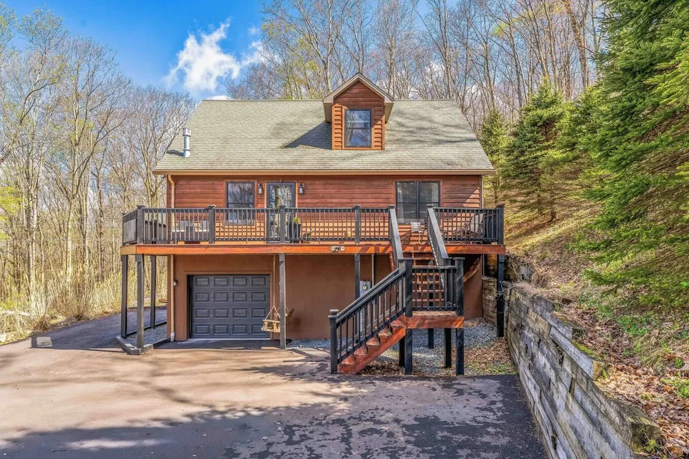 'the Eagles Nest at Alpine' Cabin w/ Fireplace!