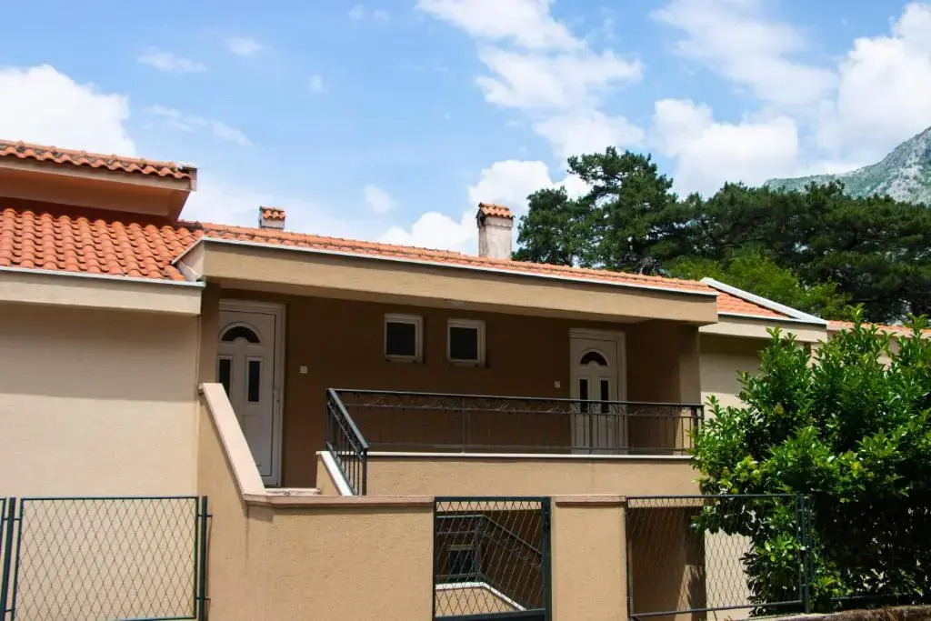 Veron Apartments