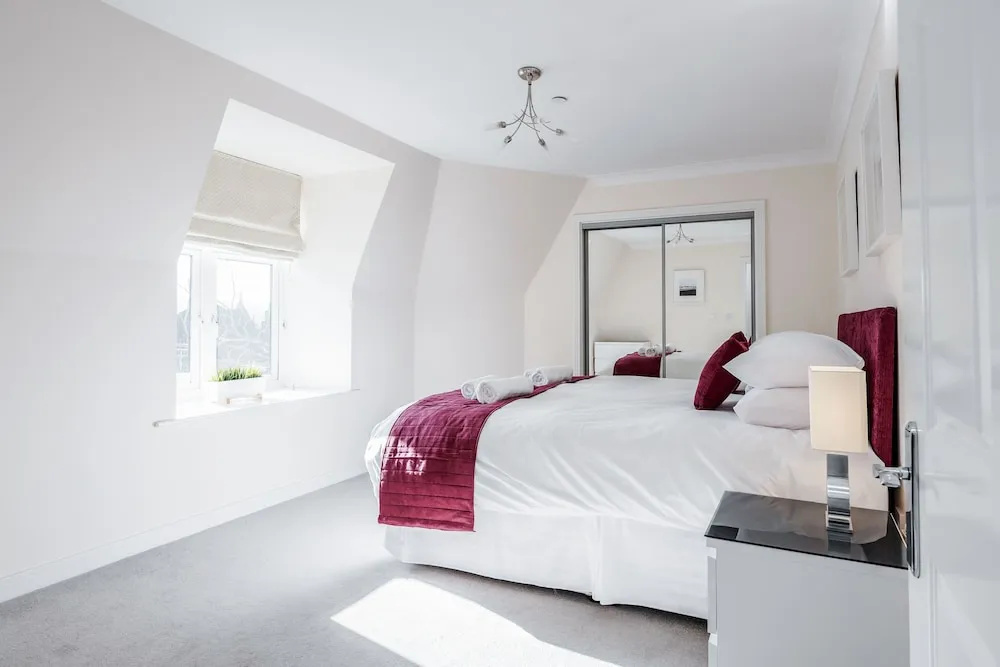 Roomspace Serviced Apartments - Royal Swan Quarter