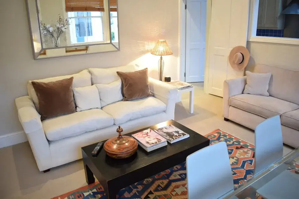 2 Bedroom Flat in Battersea Sleeps 4