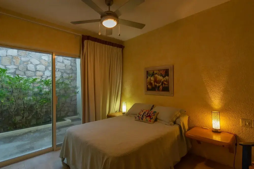 6 Bedroom Beachfront From $1600 per Night: Villa de la Playa