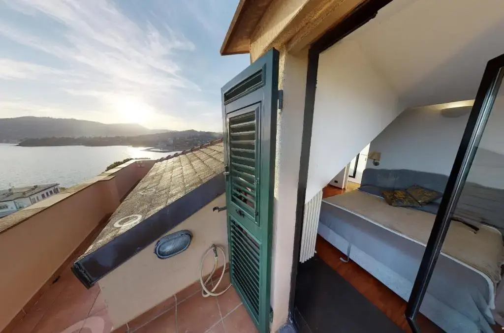 ATTICO SAN FAUSTINO 165 mq più 110 mq di terrazza- IN VILLA 700 ,VISTA MARE STREPITOSA-100 m dalla spiaggia-PARKING ESCLUSIVO-SKY,NETFLIX