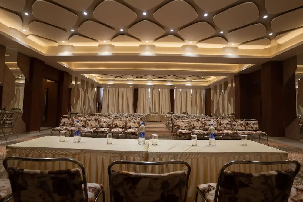 HOTEL MAKHAN VIHAR