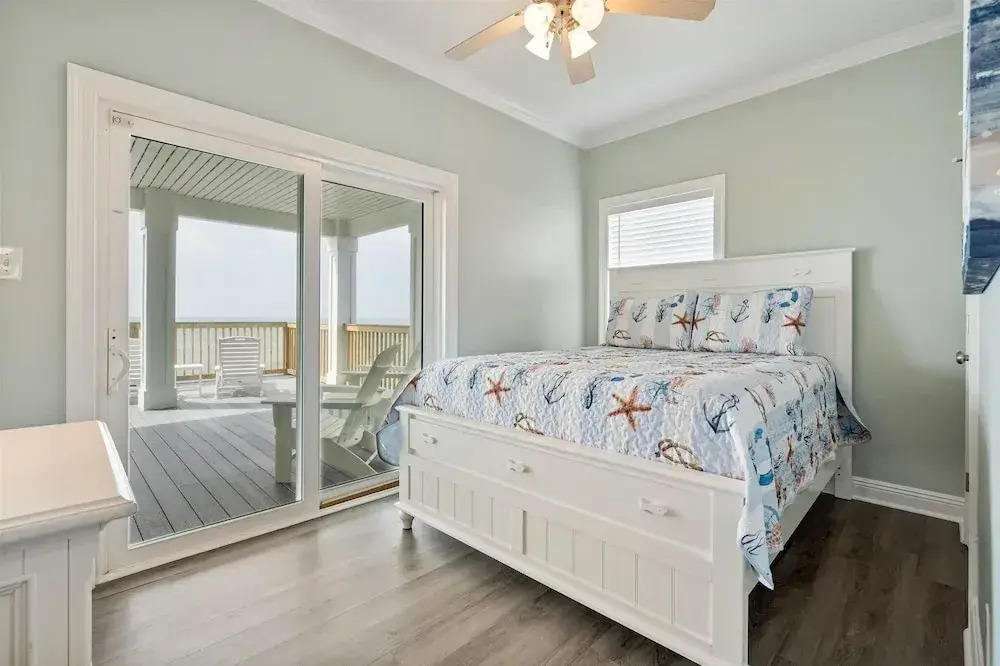 Shamrock Shores - Gulf Front West End Pet Friendly Property With Room For Everyone. 3 Master Suites! 6 Bedroom Home by RedAwning