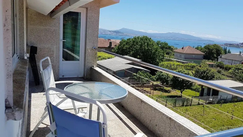 Apartment With 2 Bedrooms in Moaña, With Wonderful sea View, Enclosed Garden and Wifi