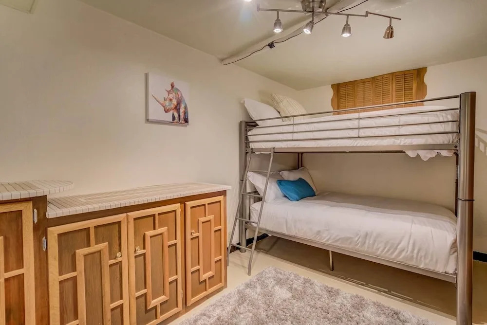 5BR Mnt Viewsdowntown Luxuryfirepit & RV Parking