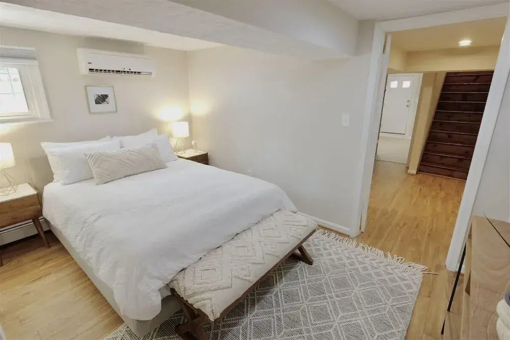 Top of the Town With Parking - 1 Bedroom