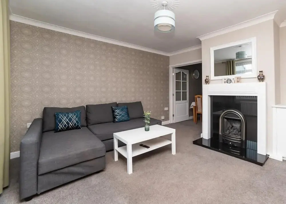 Gorgeous Modern 4 Bedroom House - Free Parking and Netflix by WHA for Contractors Relocation