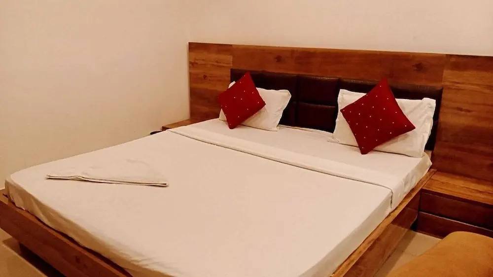 Deepak Hotel