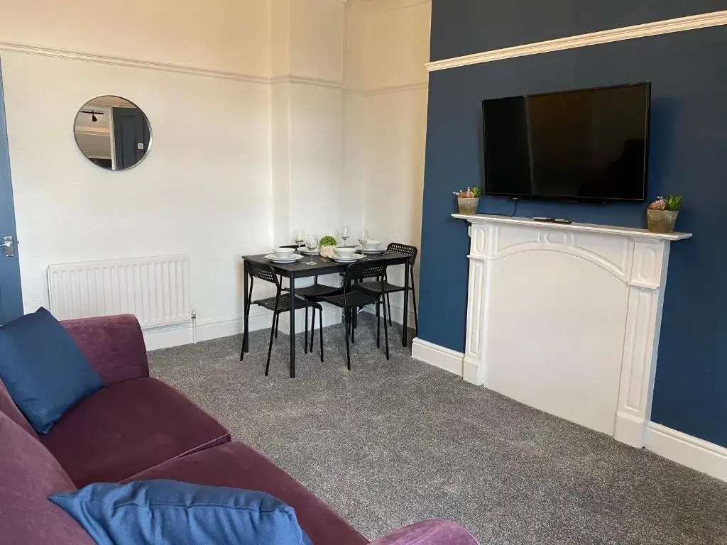 Rawling - Canny 2 bed flat close to Ncle free wifi & parking