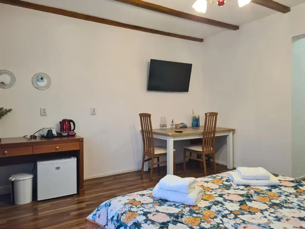 Luca's House ( aeroport Henry Coanda, Therme Bucuresti)