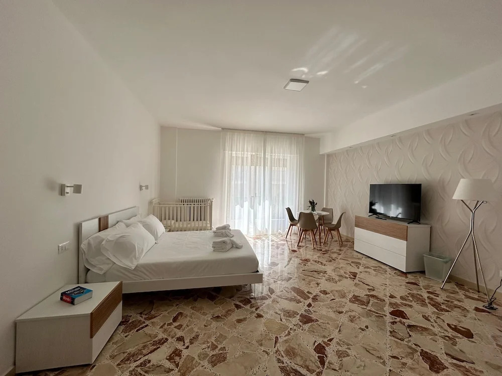 My50s in Monopoli With 4 Bedrooms and 2 Bathrooms