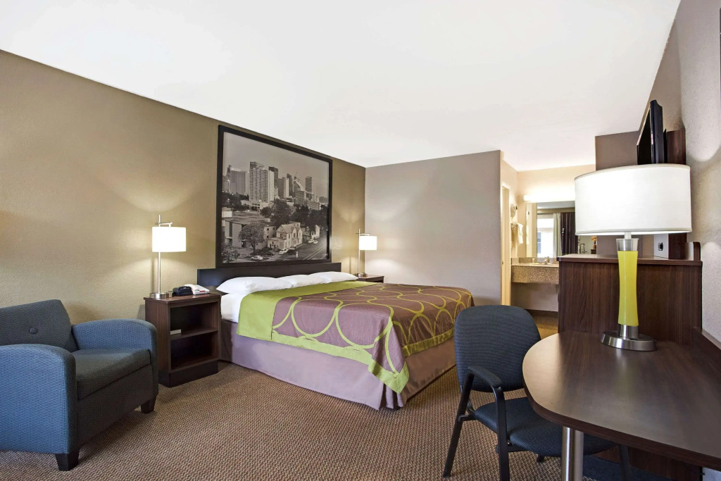Super 8 by Wyndham Oklahoma/Frontier City