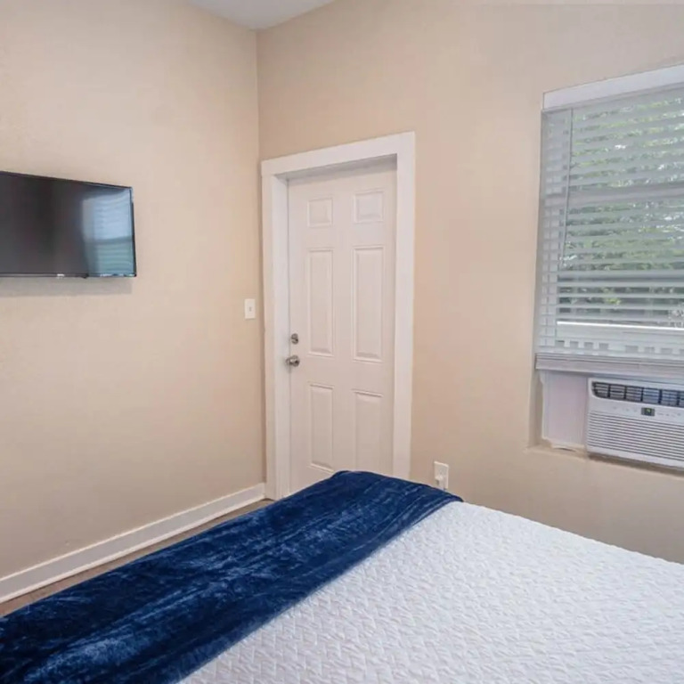 Fabulous Newly Renovated 2Br 1Ba Near Downtown