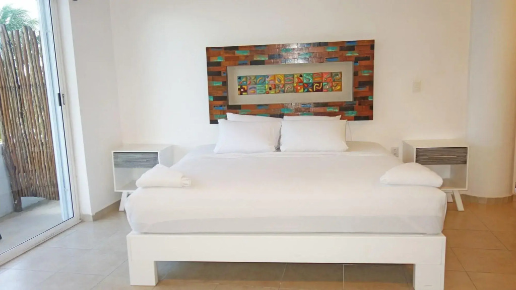 El Fuerte Beach Apartments
