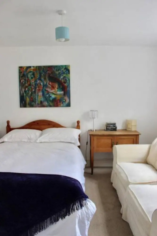 Quirky 3 Bedroom Artist's Home