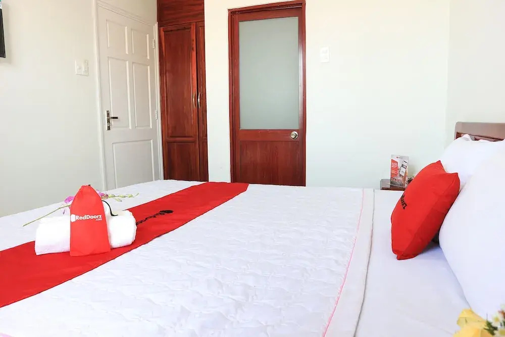 RedDoorz near Bai Sau 3
