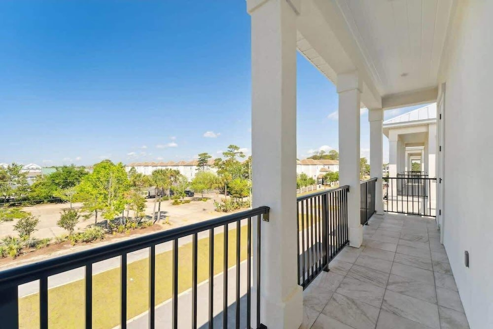 Hidden Palms 7BR W Poll Billiard and Near Beach