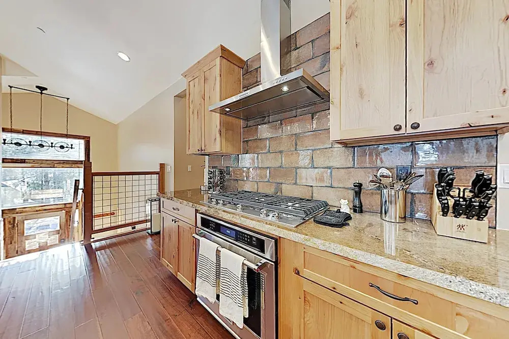 Lavish New-build: Private Hot Tub & 2 Living Areas 4 Bedroom Home