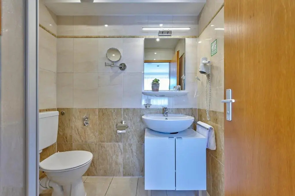 Hotel Restaurant Zum Goldenen Anker mit Hallenbad & Wellnessbereich