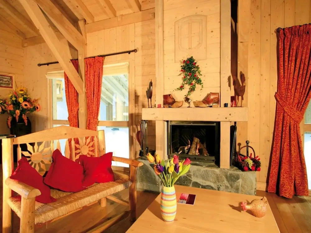 Samoens Duplex Chalet for 8 With Pool