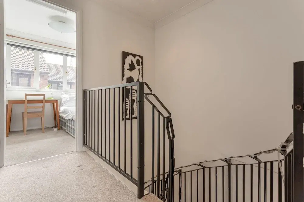2 Bedroom House Near Canary Wharf
