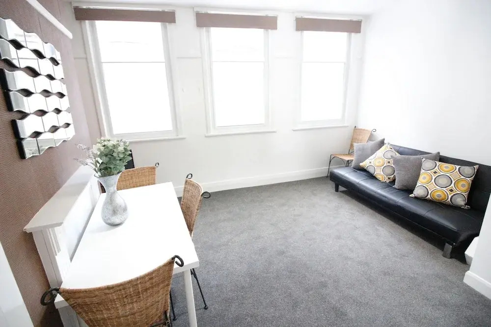 Deluxe City Apartment