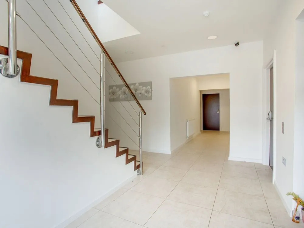 Urban Apartment in South East for 2 near Canary Karaoke