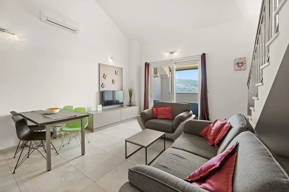 Sea View Vacation Apartment in Cres