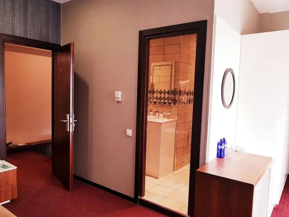 Nice Room Hotel  Wine Brasserie