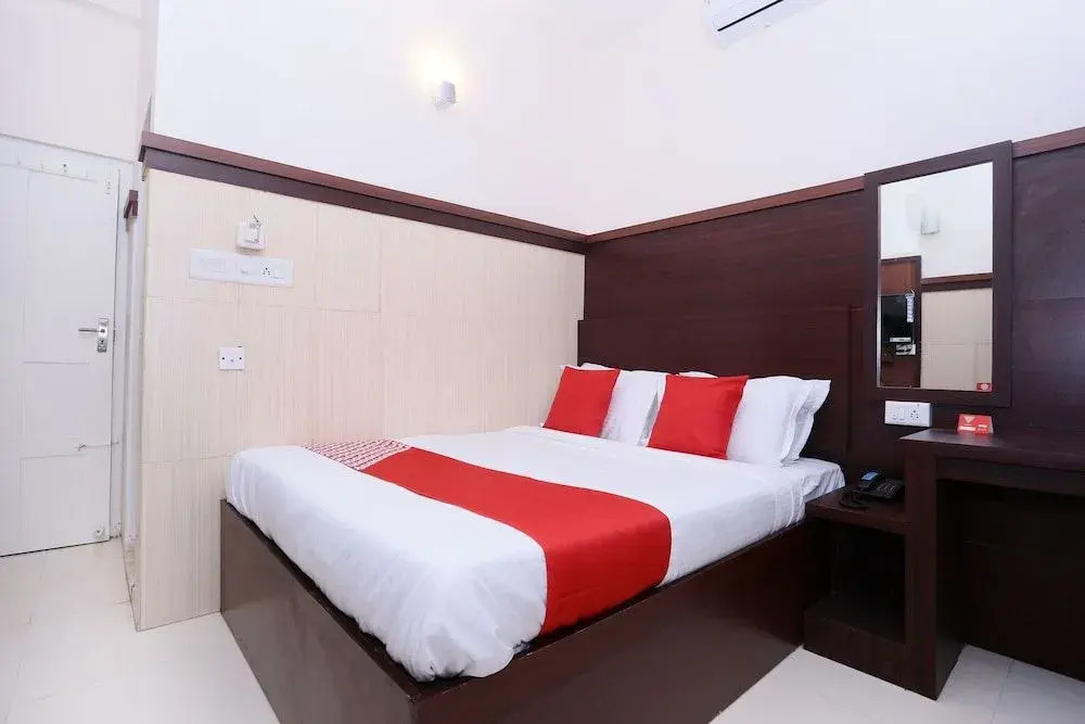 OYO 40141 Ascot Hotel