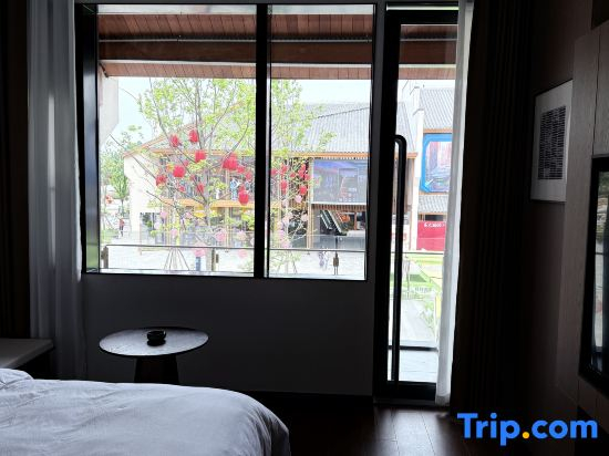 Wind & Grain · Moonlight Among Pines Guesthouse (Shuinan Cultural Street Location)