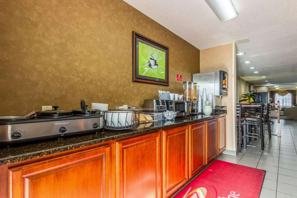 Econo Lodge Inn & Suites Evansville East