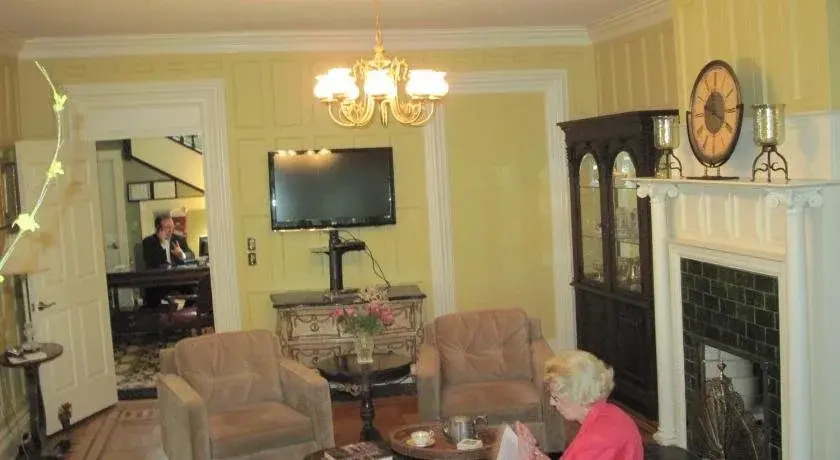 DeBary Inn