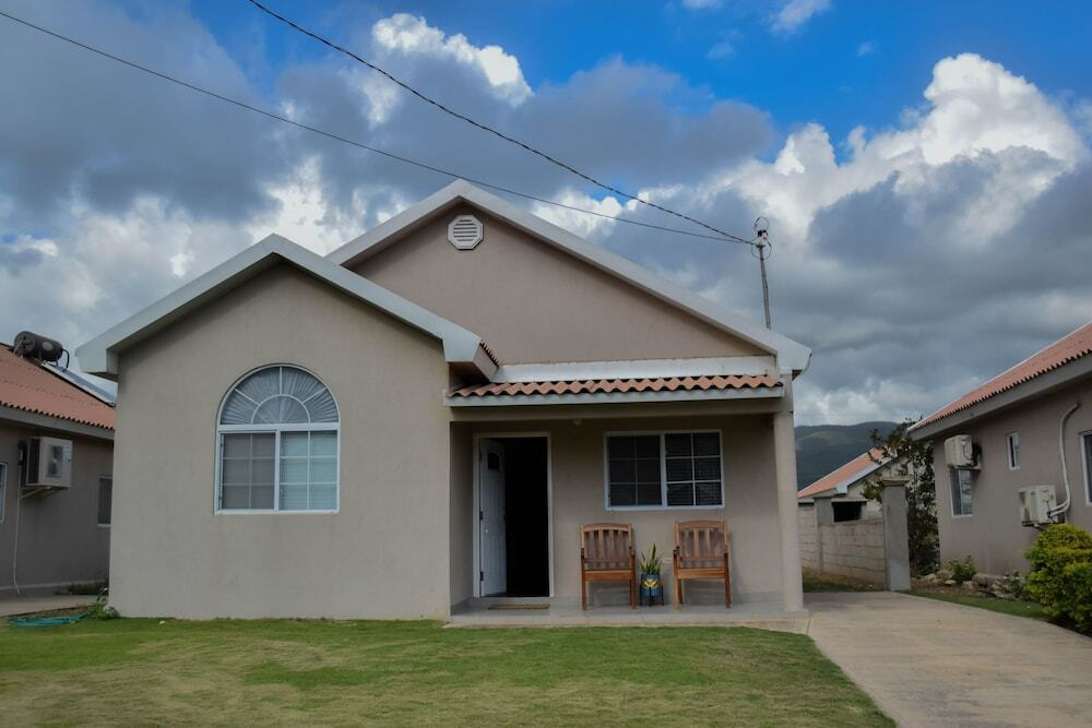 Caymanas Estate Neighbor