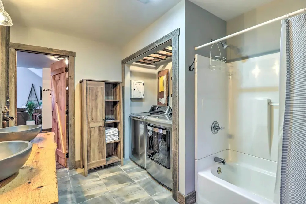Hot Tub, Beach Access: Albrightsville Retreat