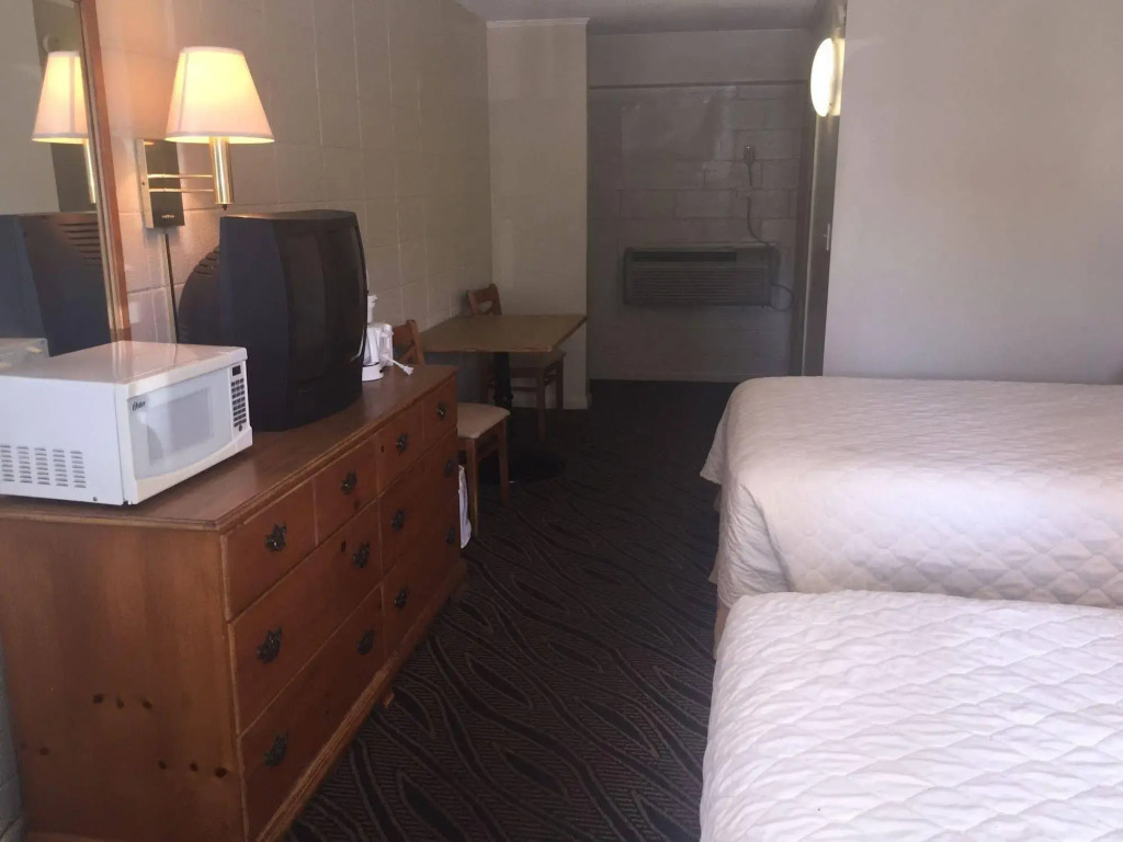 Admiral Motor Inn