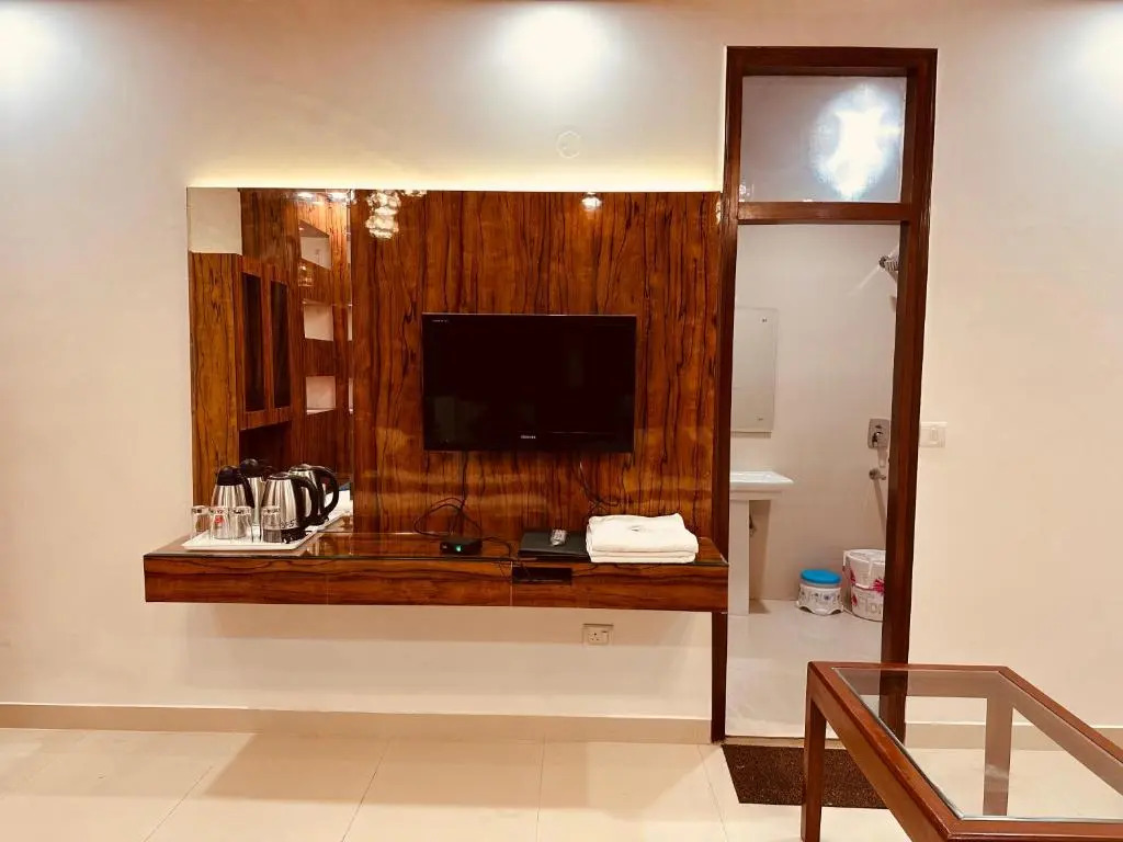 Hotel Baba Deluxe near New Delhi Railway Station and City Center -By RCG Hotels