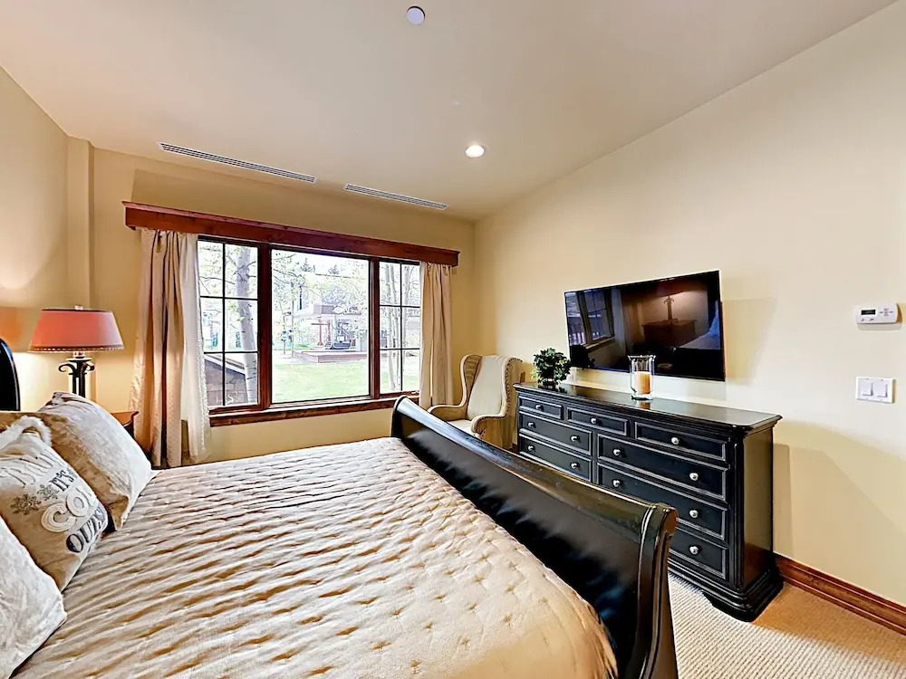 New Listing! The Valley: Luxe Ski-in/ski-out 3 Bedroom Condo