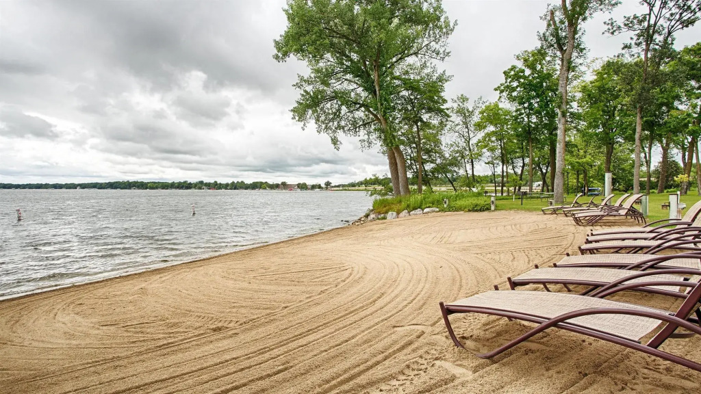 Best Western Premier The Lodge on Lake Detroit