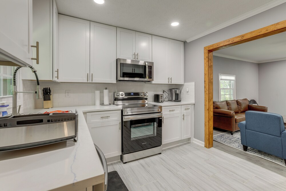 Modern Home w/ Yard Near ATL Attractions!