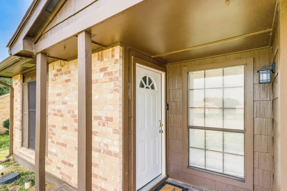 Game Room & Pool: Family Home in The Colony!