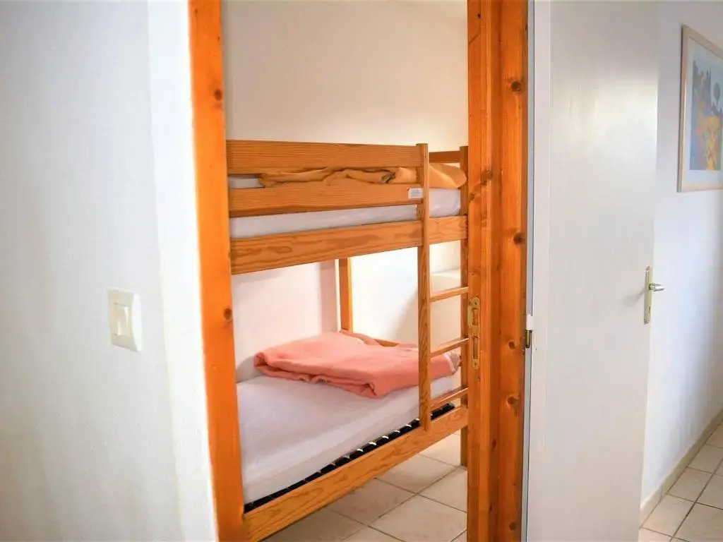 Maison Duplex avec Terrasse, 2 Chambres, Piscines et Parking - FR-1-382-19