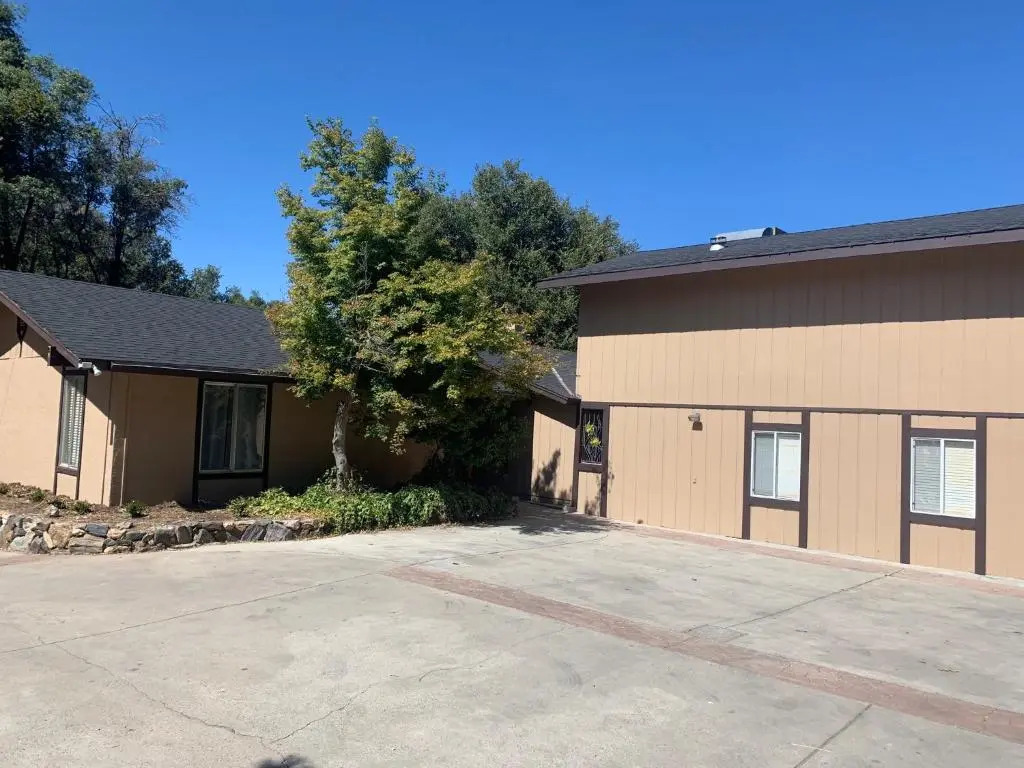 Mountain Trail Lodge and Vacation Rentals