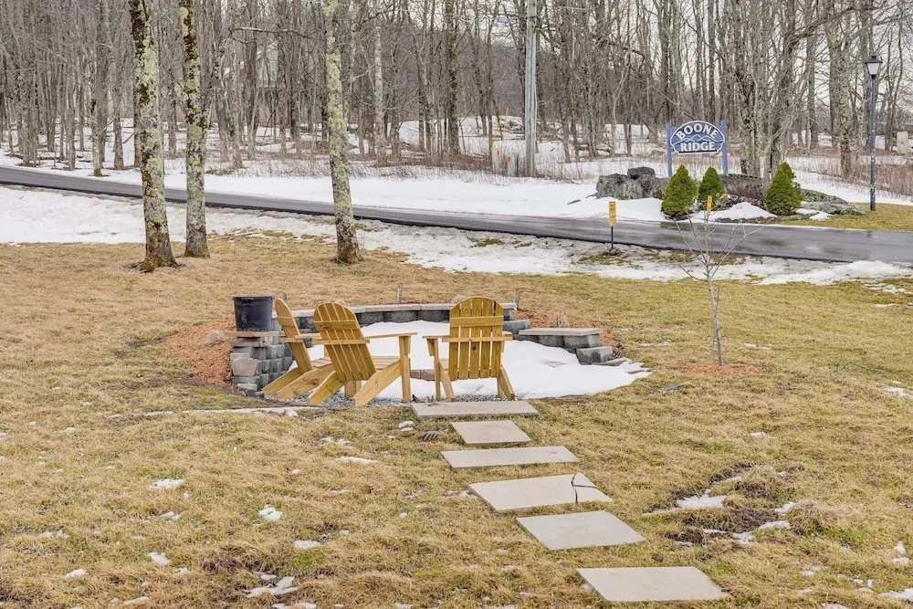 Handcrafted Tiny Home, Near Dtwn Boone