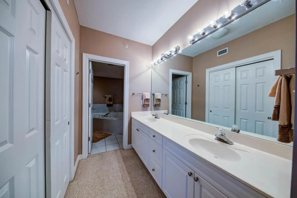 Enormous Corner Unit on White Sands in Orange Beach With Indoor Outdoor Pool
