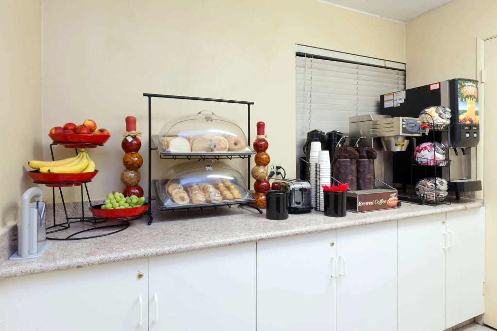 Americas Best Value Inn & Suites Bakersfield Central