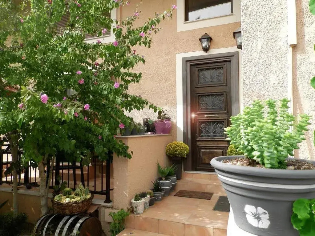 Lefkos Apartments