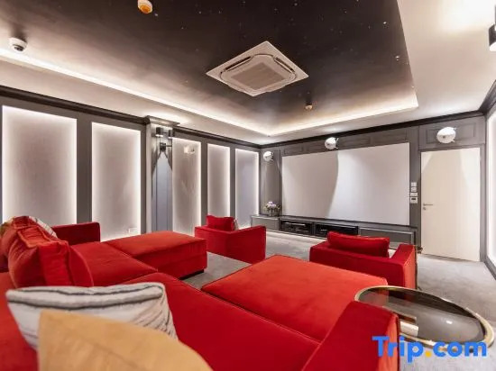 Vela 1BR Suite   The Title Legendary BangTao
