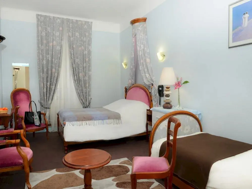 Logis Hôtel Du Dauphin